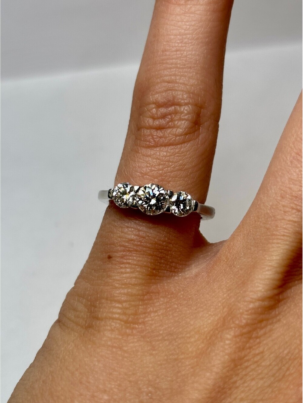18k White Gold Diamond Ring